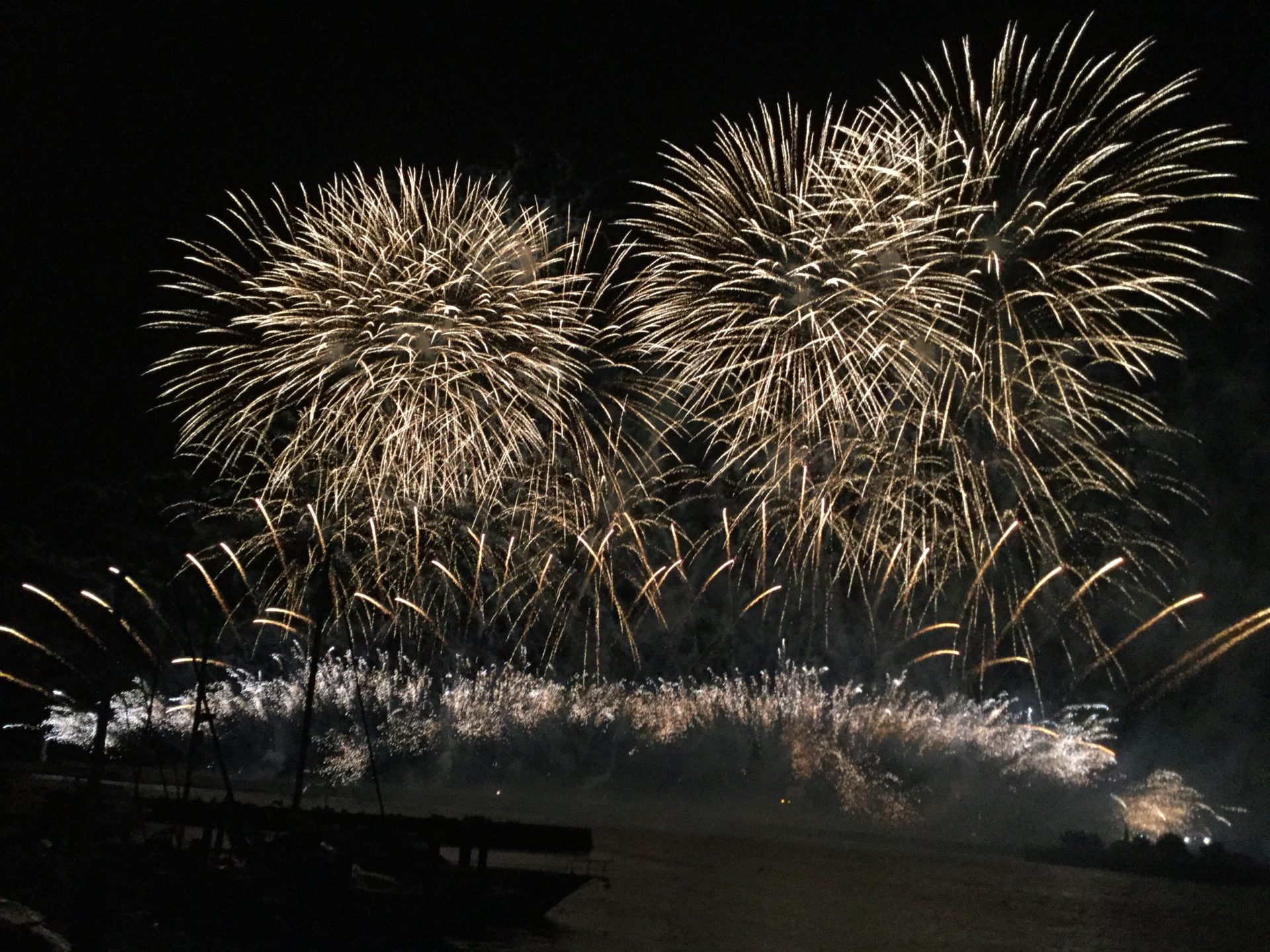 熱海海上花火大会　年に１０回以上開催されます。